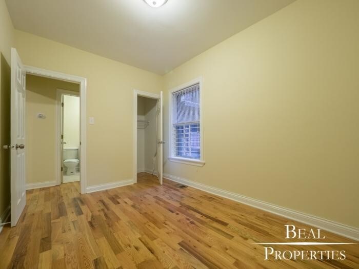 Building Photo - 1 bedroom in CHICAGO IL 60657