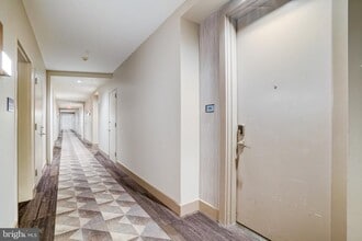 Building Photo - 145 Riverhaven Dr