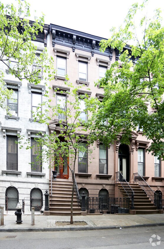 Primary Photo - 401 Clinton St