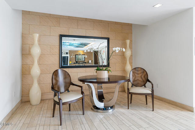 Foto del edificio - 250 S De Lacey Ave