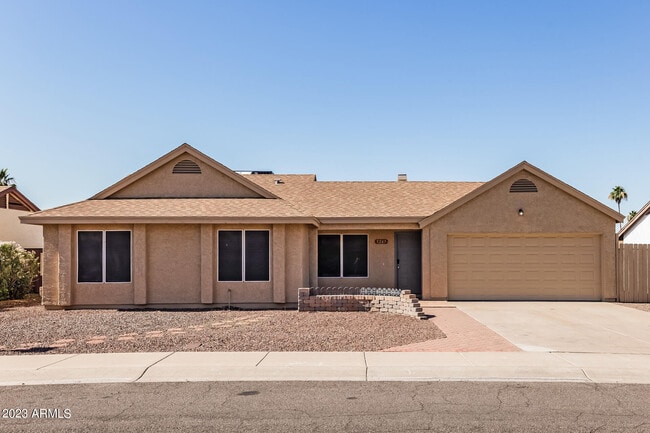Building Photo - 5245 W Voltaire Dr