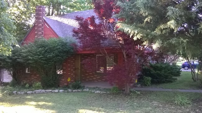 Building Photo - 1445 E 33rd St S