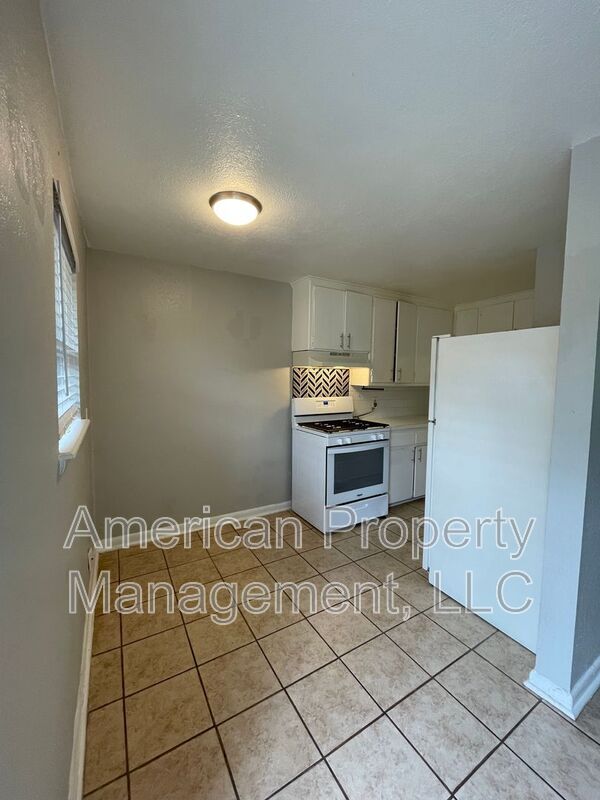 Foto del edificio - 719 S Troost Ave