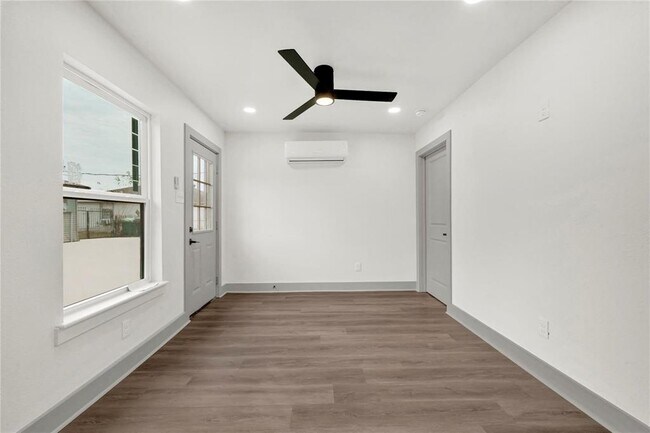 Foto del edificio - 4331 Herridge St