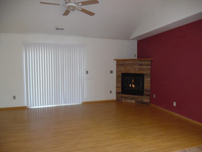 Foto del edificio - 1609 Columbine Village Dr