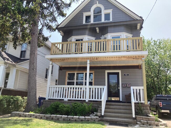 Building Photo - 933 Tifft St