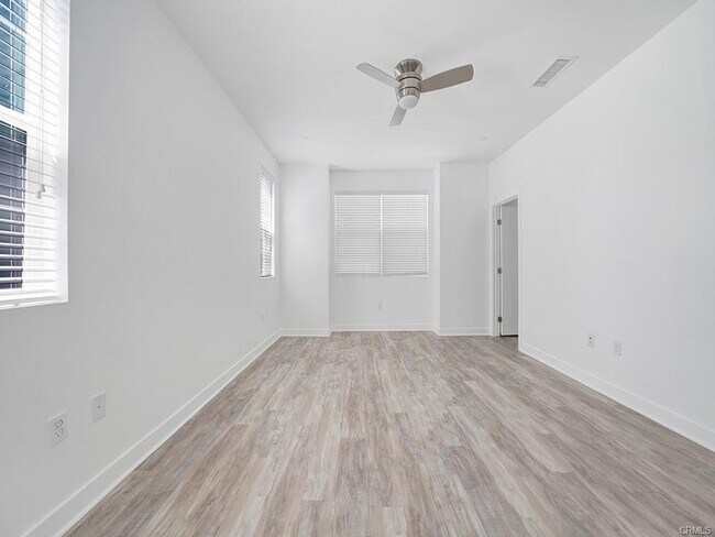 Building Photo - 2061 W Pl Dr