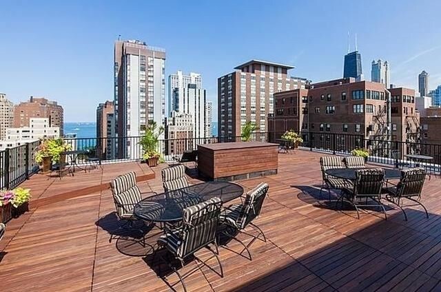 Foto del edificio - 1339 N Dearborn St