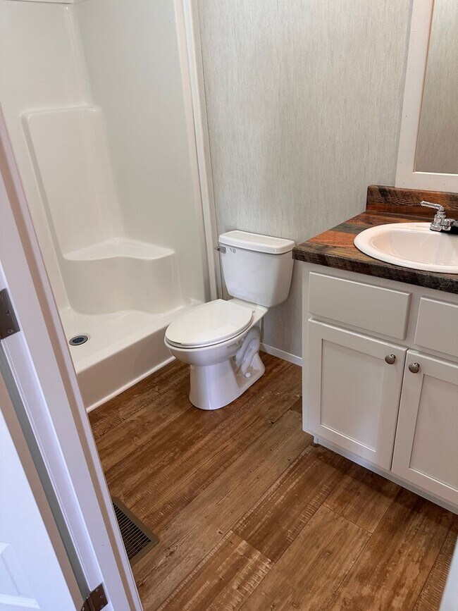 Foto del edificio - BRAND NEW-3 Bedroom / 2 Bath