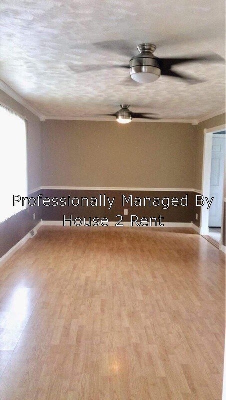 Building Photo - 3001 Edgewood Dr