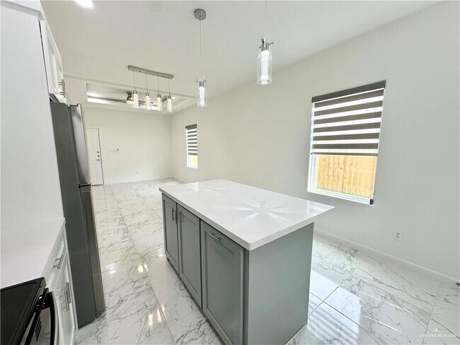 Foto del edificio - 2405 E San Andrea St