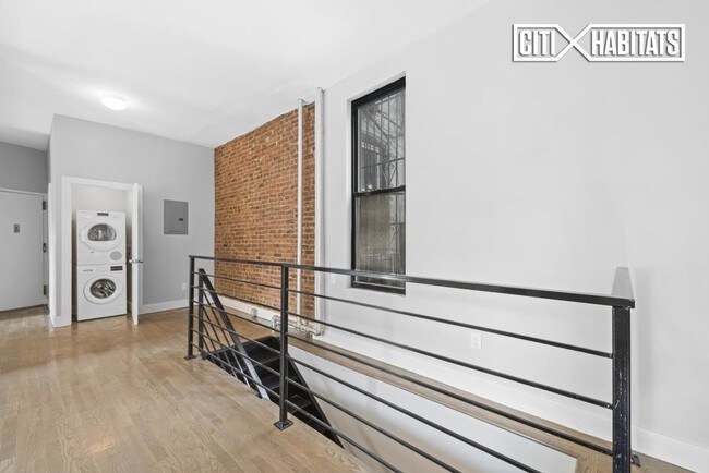 Building Photo - 285 6th Ave