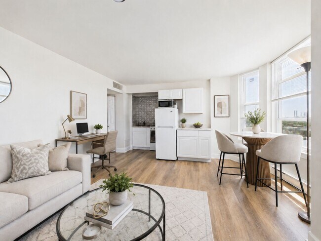 Building Photo - JULY 15 Newly renovated 1 bed, 1 bath in Rittenhouse FREE GAS AND COLD WATER