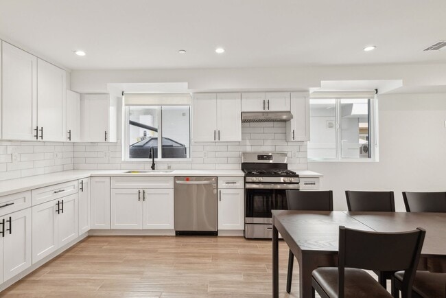 Photo - 3437 S Catalina St Apartment