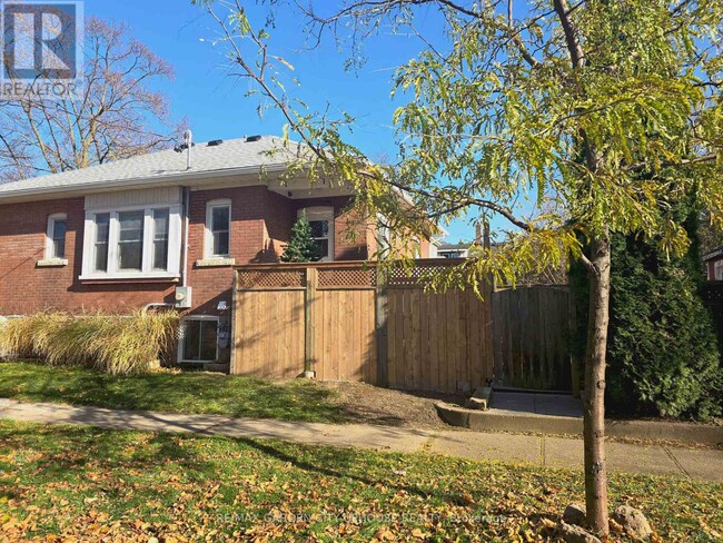 Photo du bâtiment - 168 Russell Ave