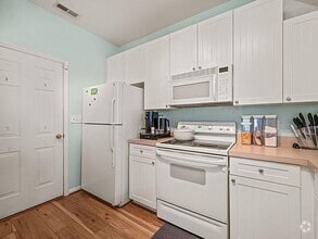 Building Photo - 2105 Metacomet Way