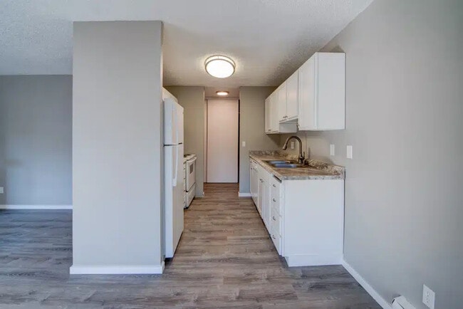 Kitchen - Riverfront Apartments