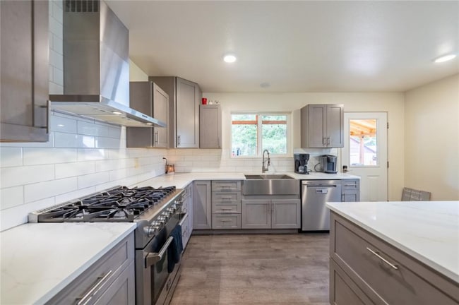 Foto del edificio - 568 Dome Mountain Ave