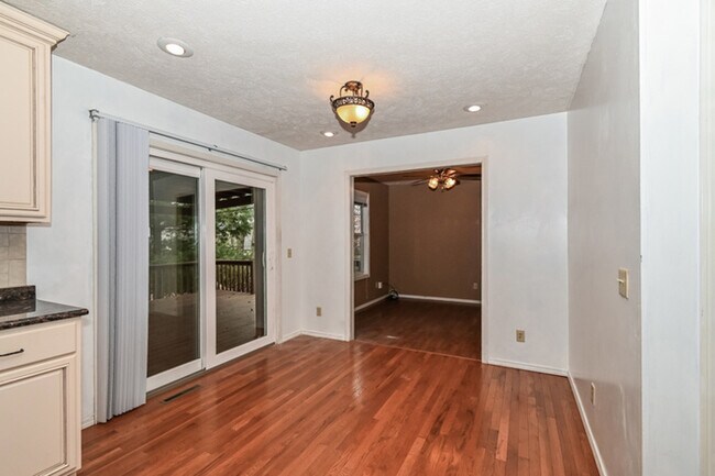 Foto del edificio - 512 North Lynette Avenue, Republic, MO, 65738