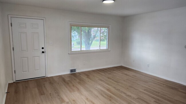 Foto del edificio - Charming 3-Bedroom Ranch in North Linden