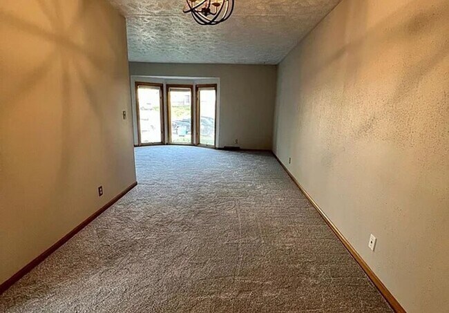 Building Photo - 13816 Y Cir