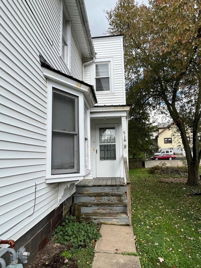 Building Photo - tb516