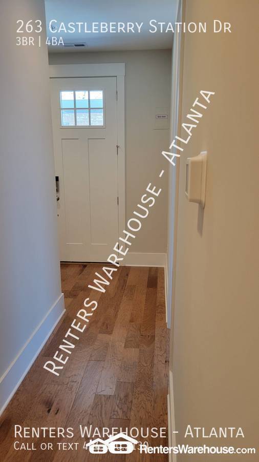 Building Photo - Like New! Beautiful 3 Story Townhome in Ca...