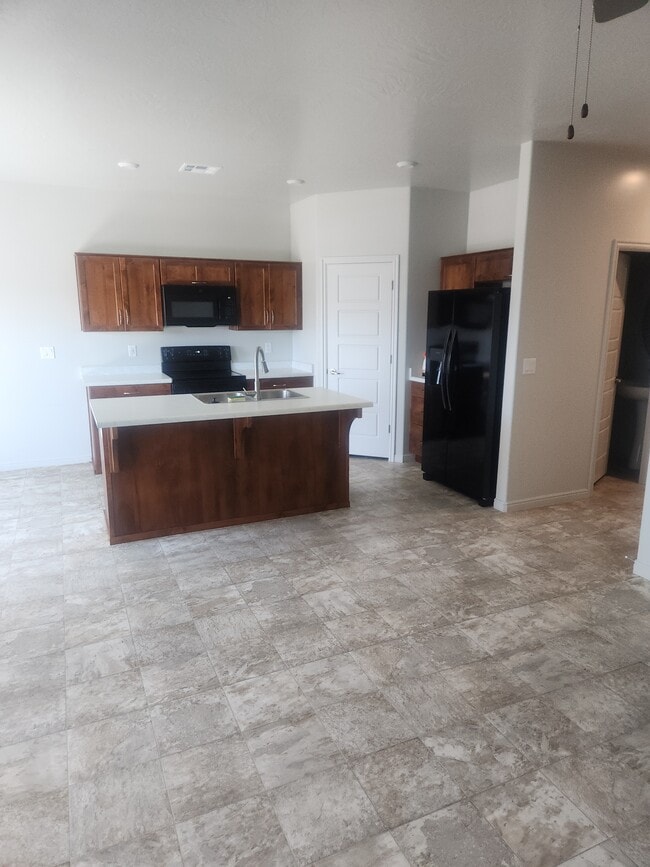 Building Photo - 359 S Deep Creek Dr