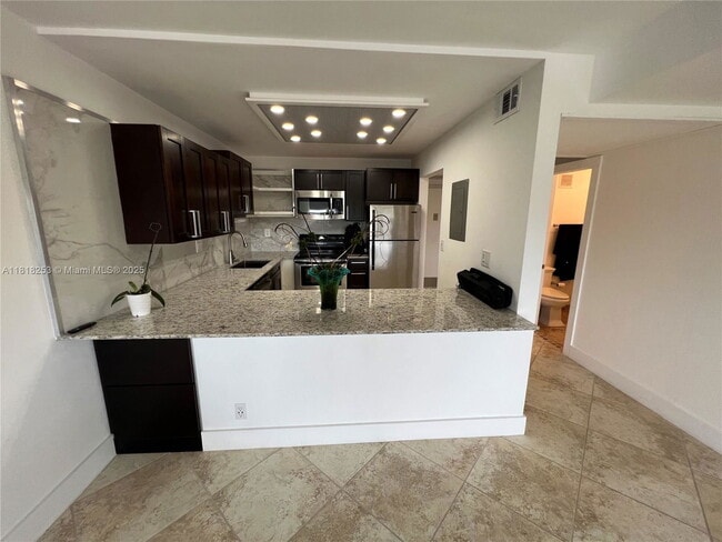 Foto del edificio - 2741 Taft St