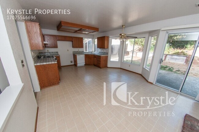 Foto del edificio - Nice Glen Cove home on quiet court