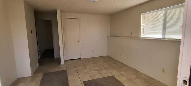 Foto del edificio - 180 W 895 S