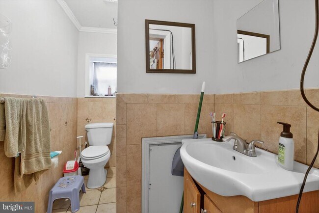 Building Photo - 2026 Ridge Ave