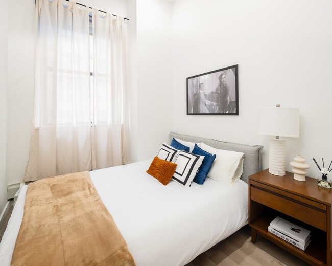 Building Photo - 100 William St