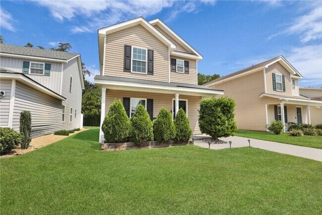 Foto del edificio - Modern 4 Bedroom South Savannah Home with Fenced Backyard