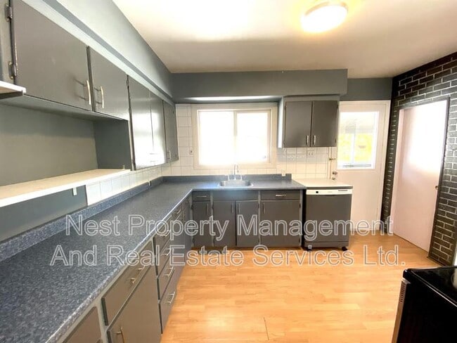 Building Photo - 2610 10th Ave