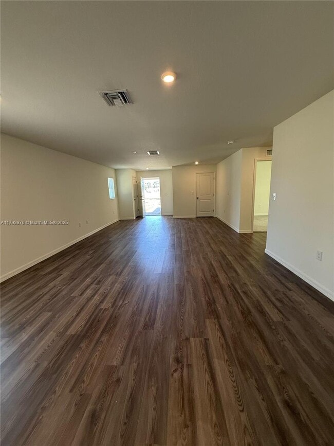 Building Photo - 858 Friendship Cir