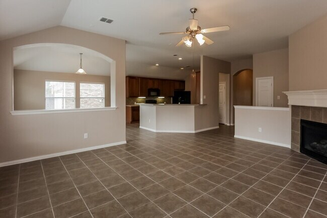 Building Photo - 1141 Lakeside Dr