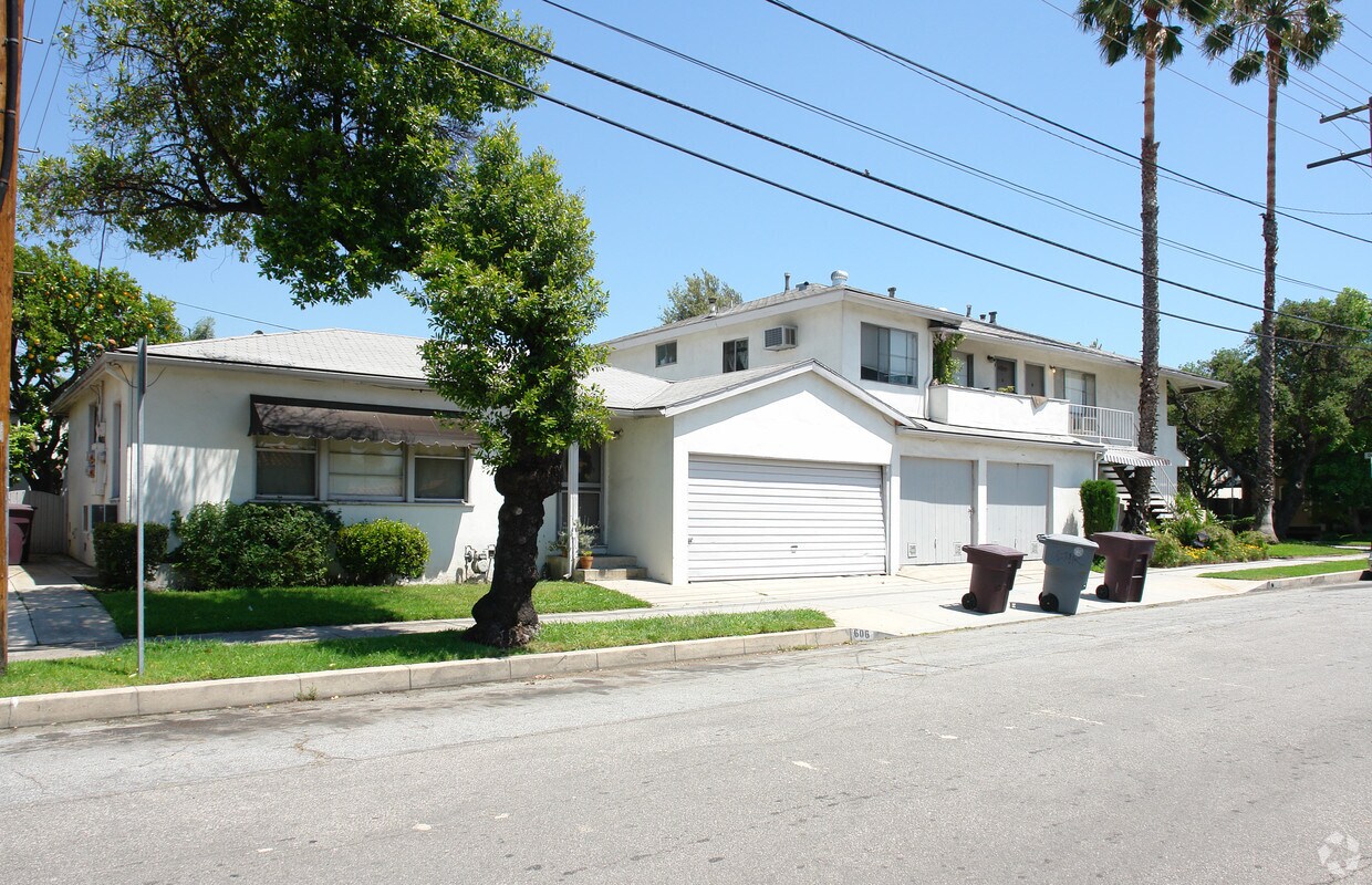 Building Photo - 545 W Doran St