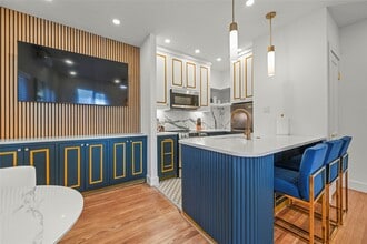 Building Photo - 808 Sul Ross St