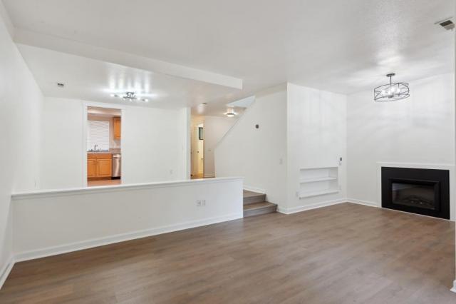Building Photo - 3 bedroom in Bellevue WA 98004