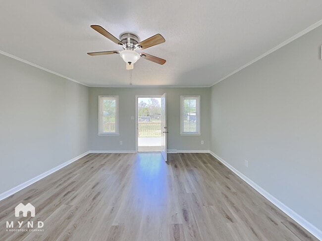 Building Photo - 906 Edgehill Dr
