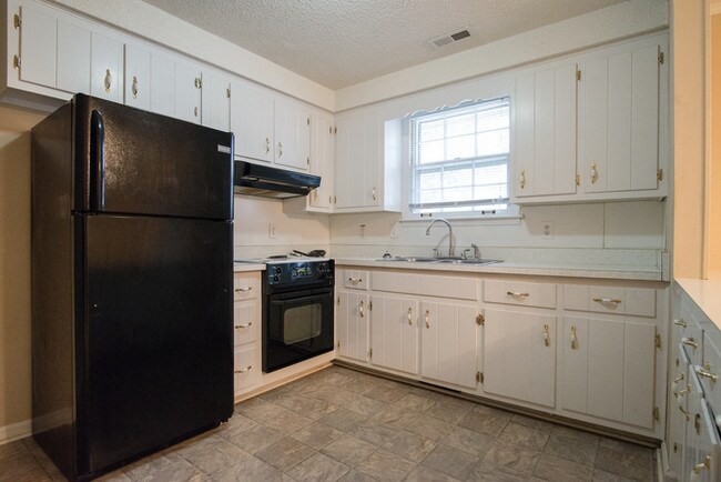 Building Photo - Cozy 3 Bedroom in Clarksville!