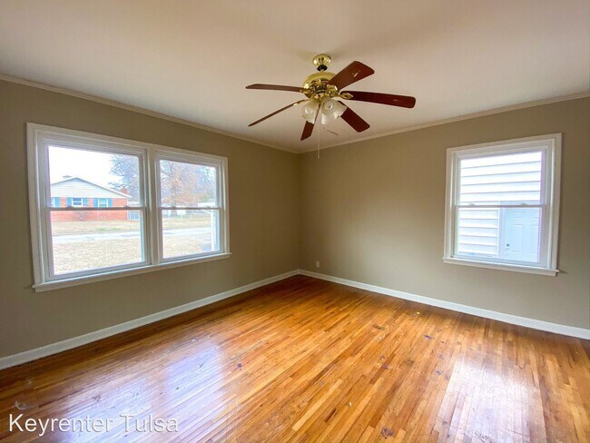Building Photo - 3 br, 1.5 bath House - 4204 East 27th Street