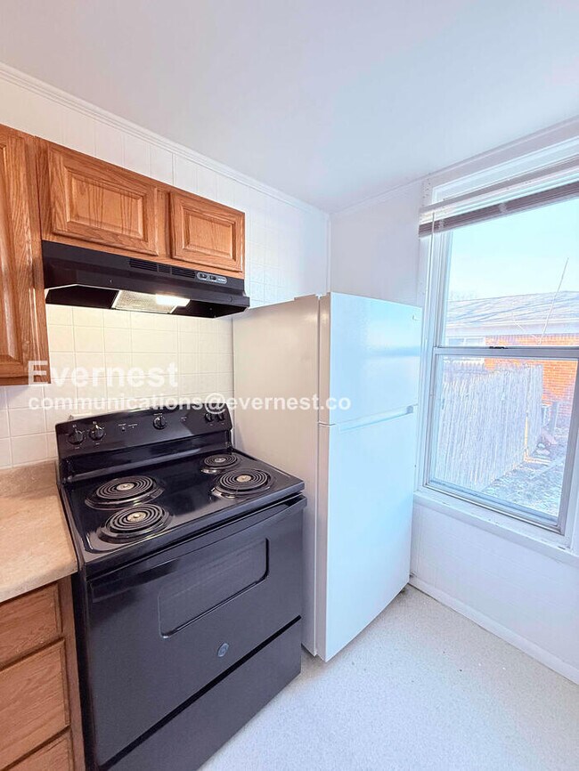 Building Photo - 2 Bed/1 Bath Home with Off-Street Parking / Pet-Friendly / Vouchers Accepted / Available Now!