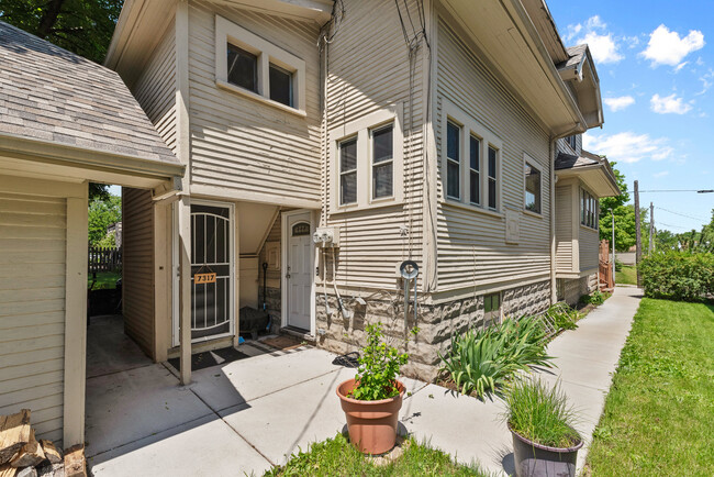 Building Photo - 7317 W Lapham St