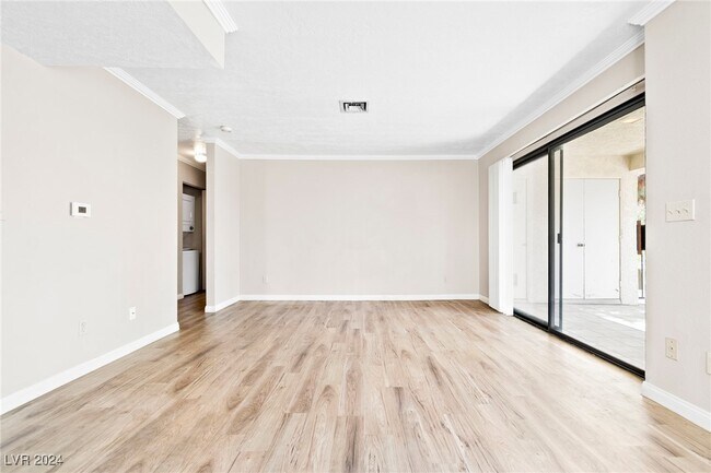 Foto del edificio - 4848 Nara Vista Way