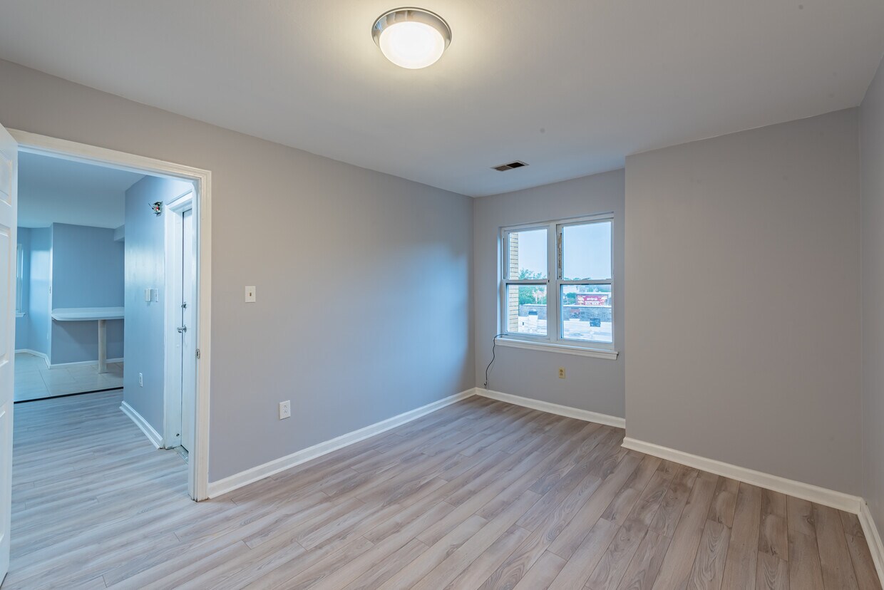 Foto principal - 104 N Graham