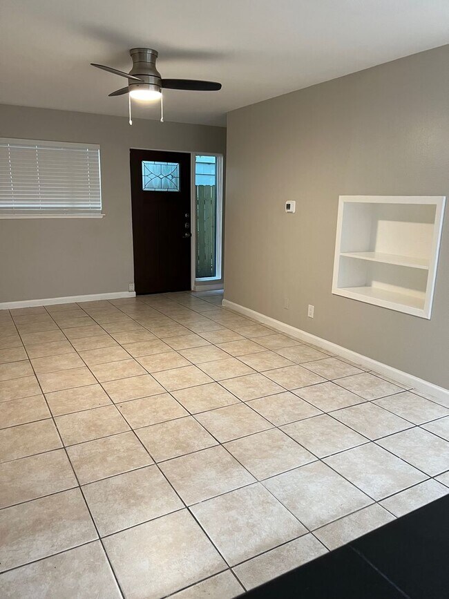 Foto del edificio - Available NOW  - 2 story 2 Bed 1 Bath - 2 ...