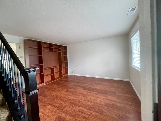 Foto del edificio - 1634 Cherry Ln