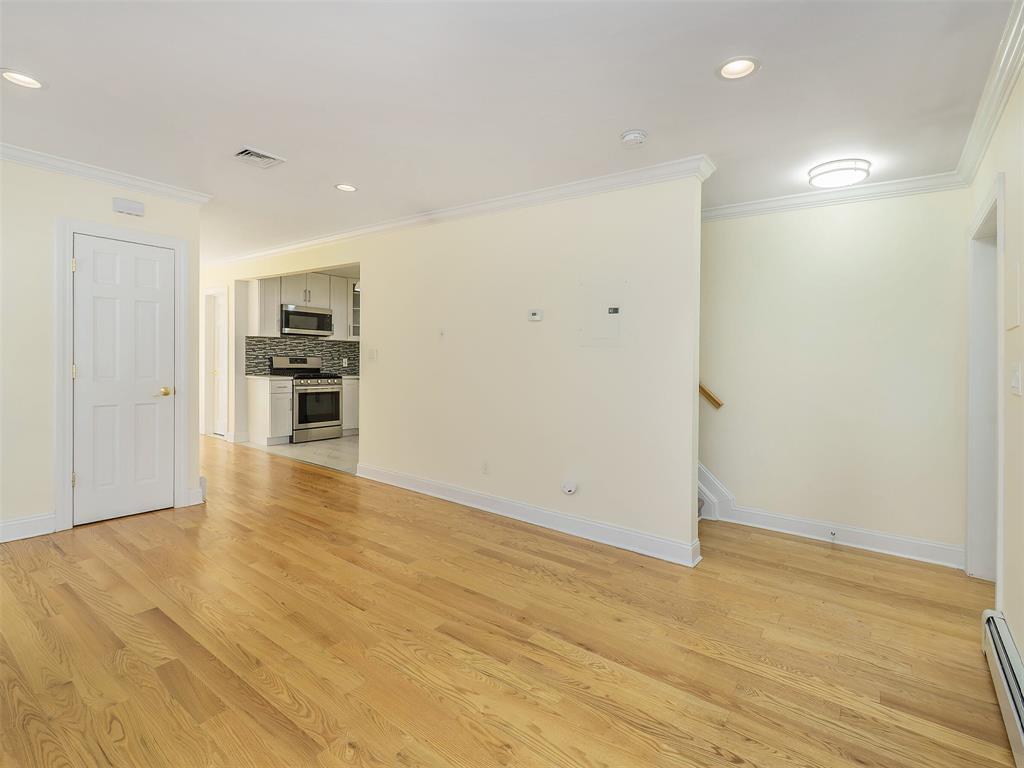 Foto principal - 30 Edgewood Rd